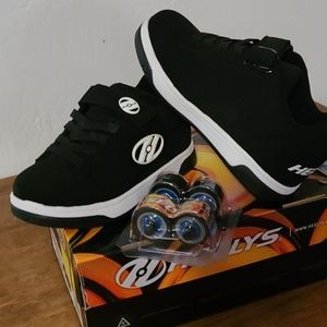 Youth Heelys with Wheels NWT